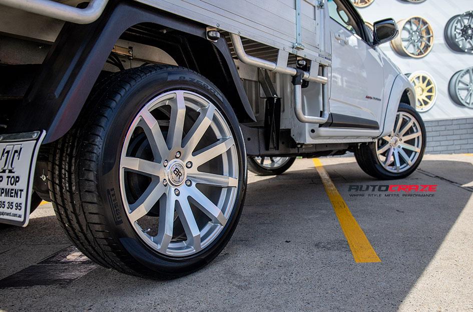 HOLDEN COLORADO TRAVERSE SILVER MACHINE LIP